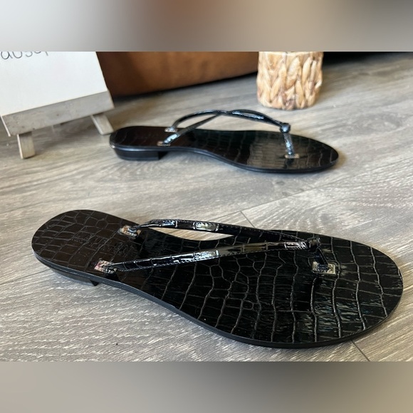 Lauren Ralph Lauren Black Croc-Embossed Flip Flops with Metal Logo Plates Size 8 - Picture 3 of 9